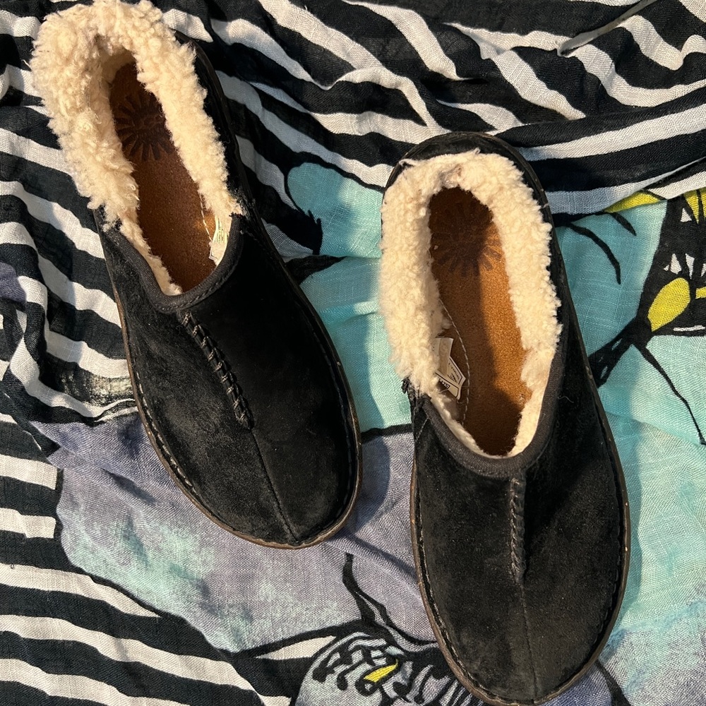 UGG 1757 Bettey Suede Leather Black Slip On Loafers Clogs Womens Size 7